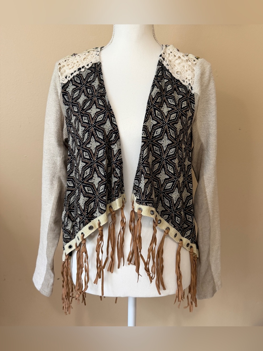 Gimmicks by BKE Boho Fringe Waterfall Cardigan Jacket Gray Geometric Lace Small